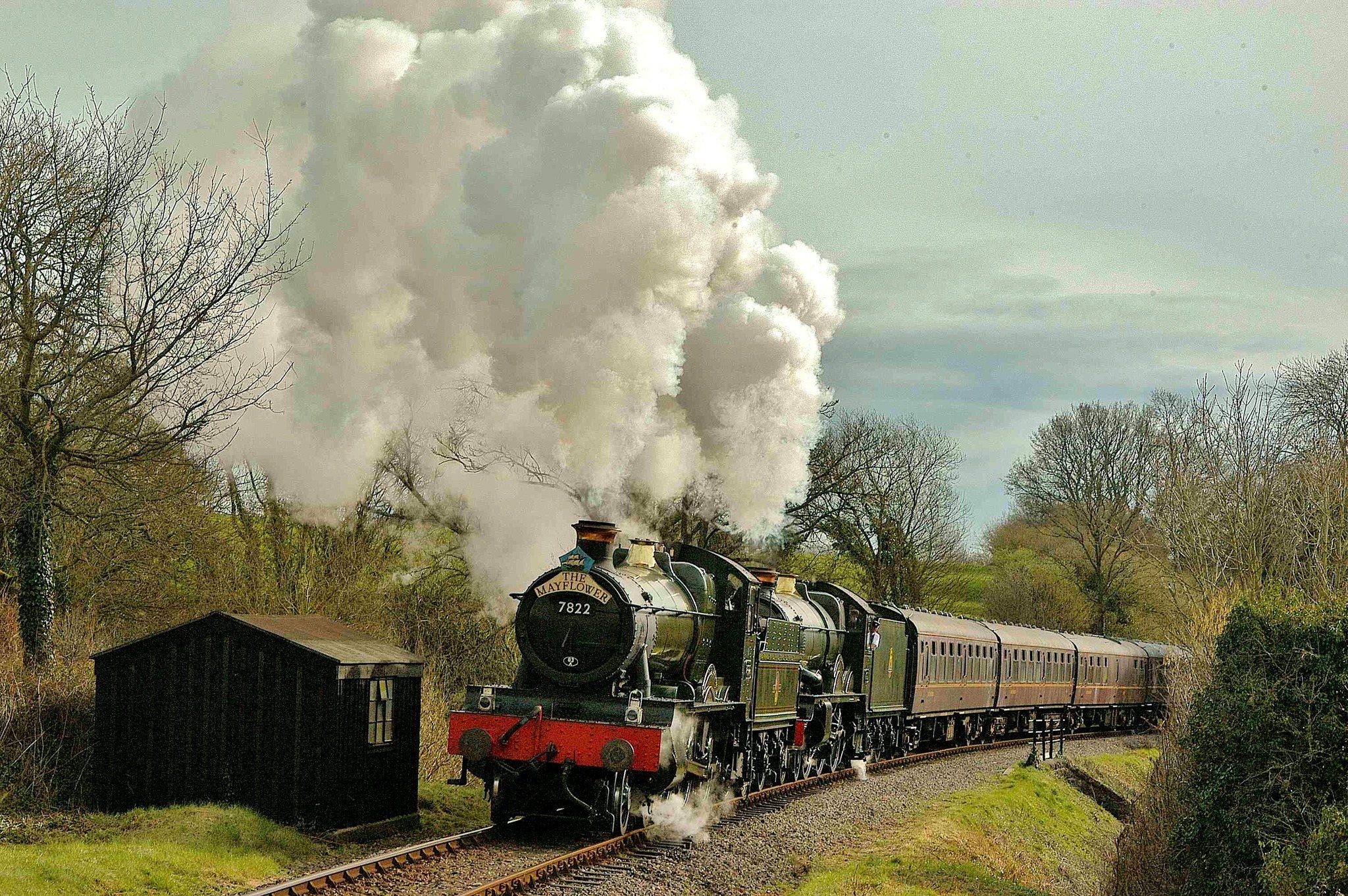 Foxcote Manor and Earl Bathurst hauling a passenger train