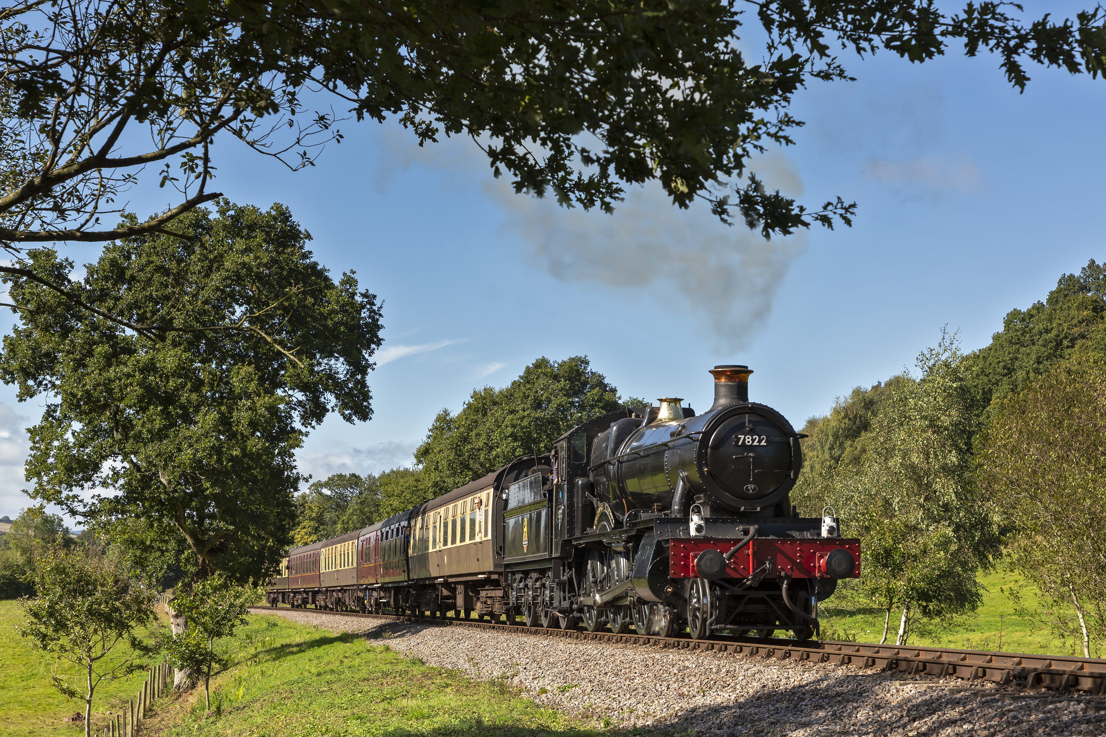 Foxcote Manor hauling a passenger train at Leigh Woods